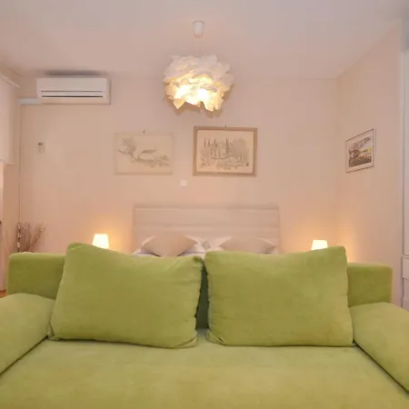 Simple And Sunny Apartment *